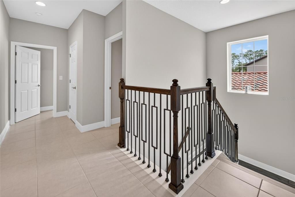 For Sale: $995,000 (5 beds, 4 baths, 4709 Square Feet)
