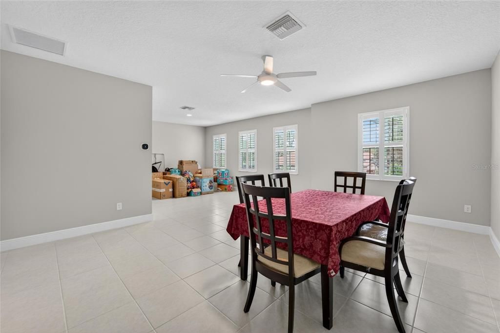 For Sale: $995,000 (5 beds, 4 baths, 4709 Square Feet)