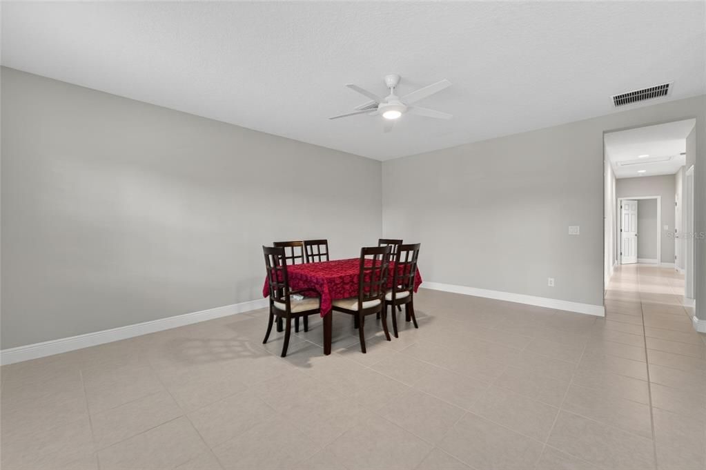 For Sale: $995,000 (5 beds, 4 baths, 4709 Square Feet)