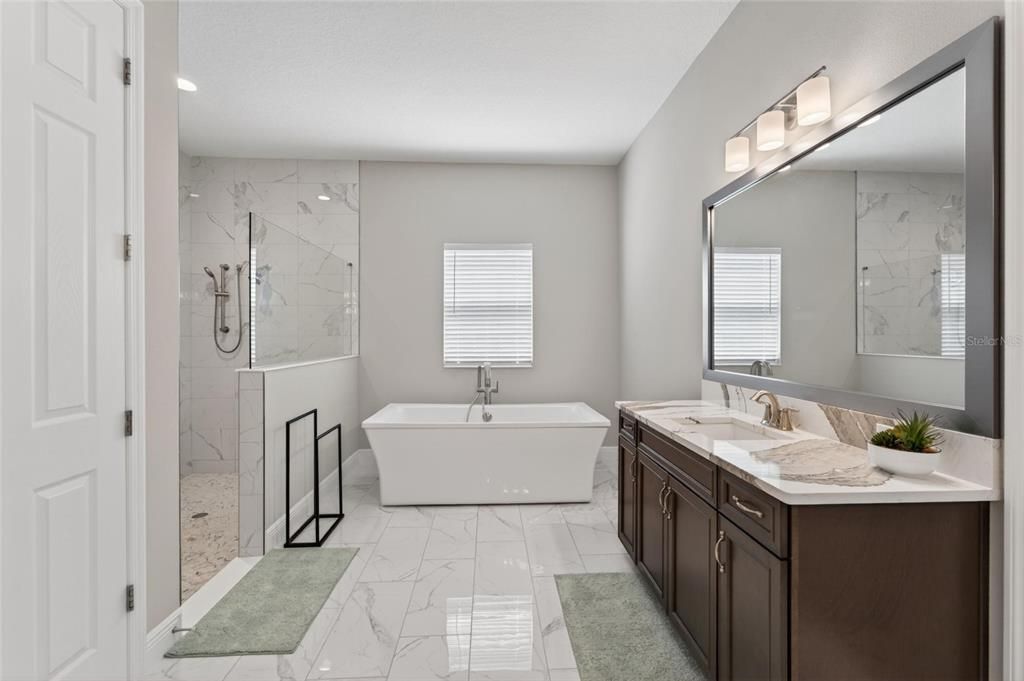 For Sale: $995,000 (5 beds, 4 baths, 4709 Square Feet)
