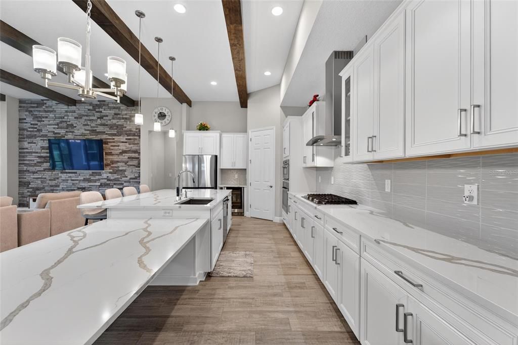 For Sale: $995,000 (5 beds, 4 baths, 4709 Square Feet)