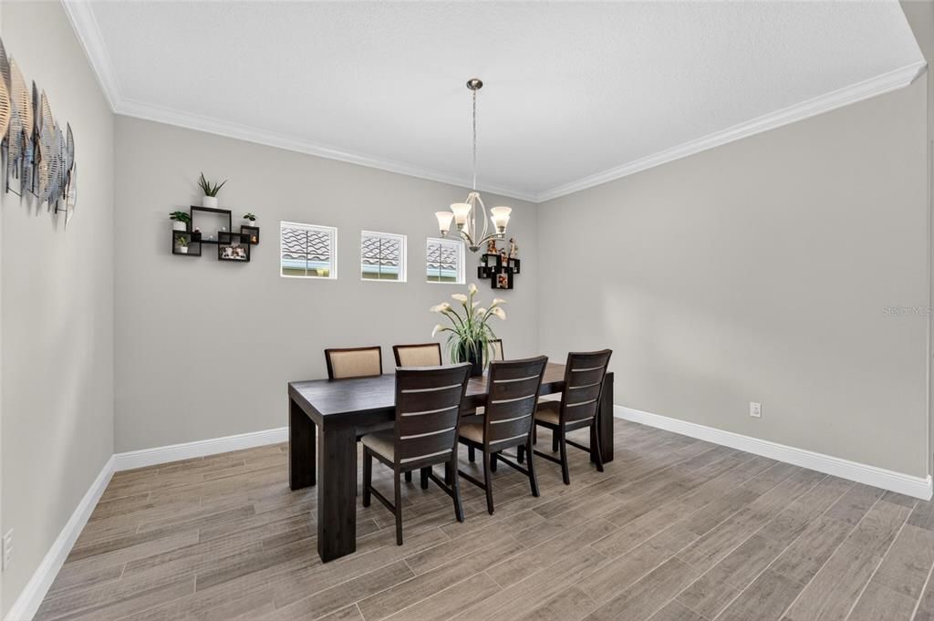 For Sale: $995,000 (5 beds, 4 baths, 4709 Square Feet)