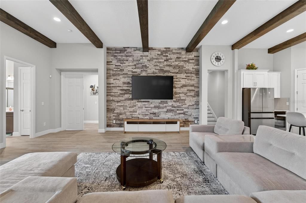 For Sale: $995,000 (5 beds, 4 baths, 4709 Square Feet)
