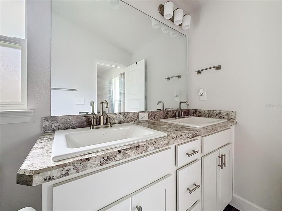 For Sale: $269,990 (3 beds, 2 baths, 1370 Square Feet)