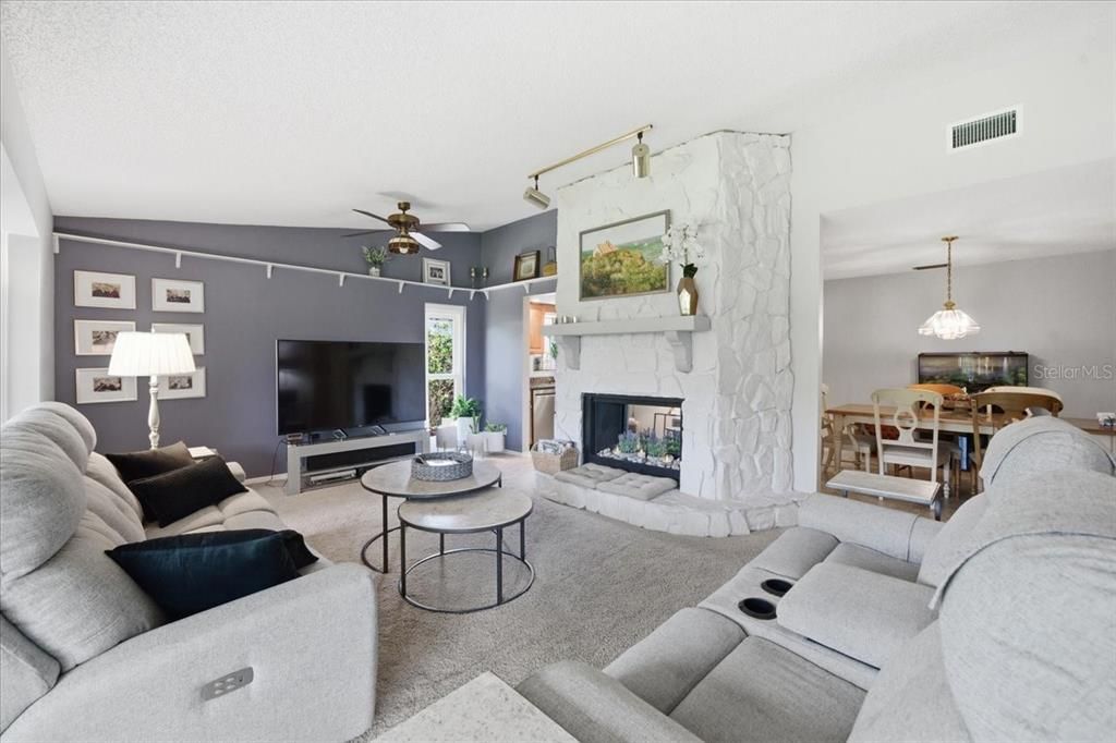 For Sale: $475,000 (4 beds, 2 baths, 1772 Square Feet)