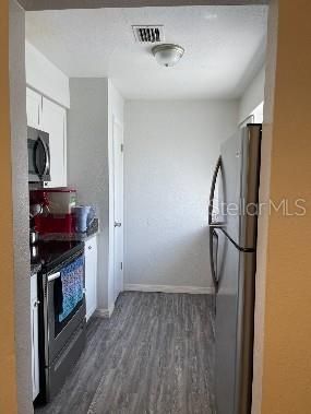 For Rent: $1,725 (2 beds, 1 baths, 974 Square Feet)