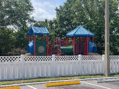 For Rent: $1,725 (2 beds, 1 baths, 974 Square Feet)