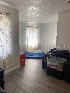 For Rent: $1,725 (2 beds, 1 baths, 974 Square Feet)