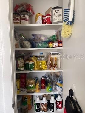 For Rent: $1,725 (2 beds, 1 baths, 974 Square Feet)