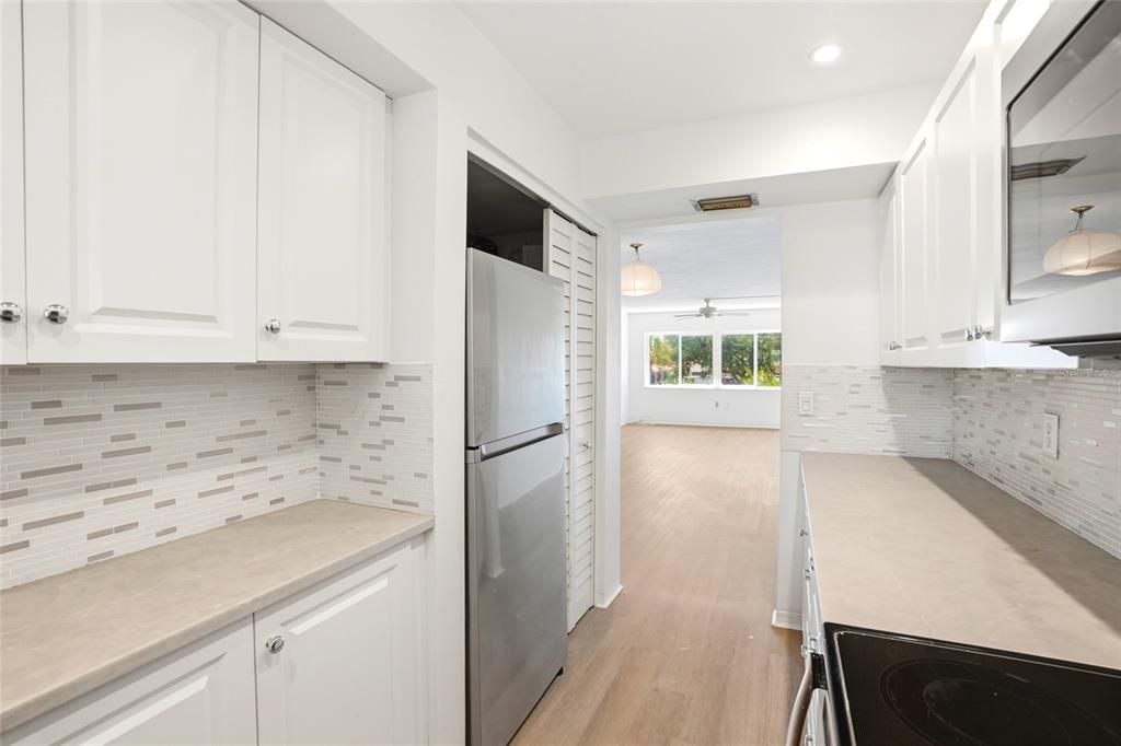 For Rent: $1,450 (1 beds, 1 baths, 815 Square Feet)