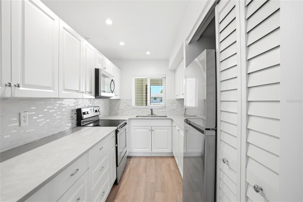 For Rent: $1,450 (1 beds, 1 baths, 815 Square Feet)