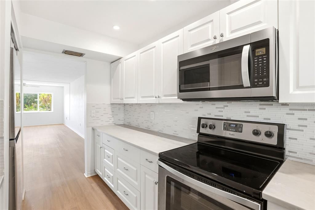 For Rent: $1,450 (1 beds, 1 baths, 815 Square Feet)