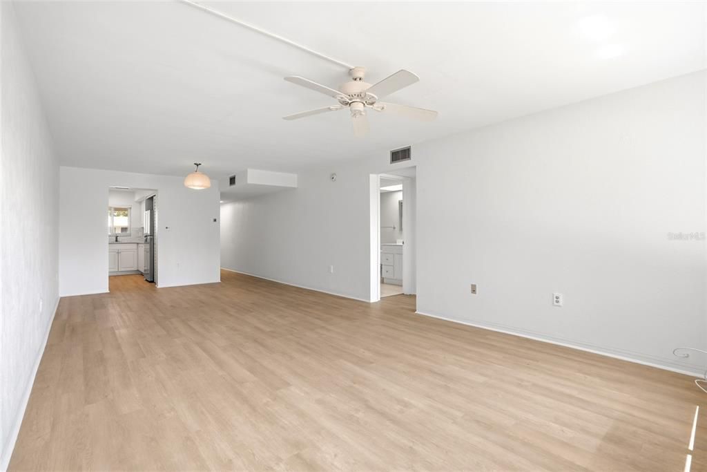 For Rent: $1,450 (1 beds, 1 baths, 815 Square Feet)
