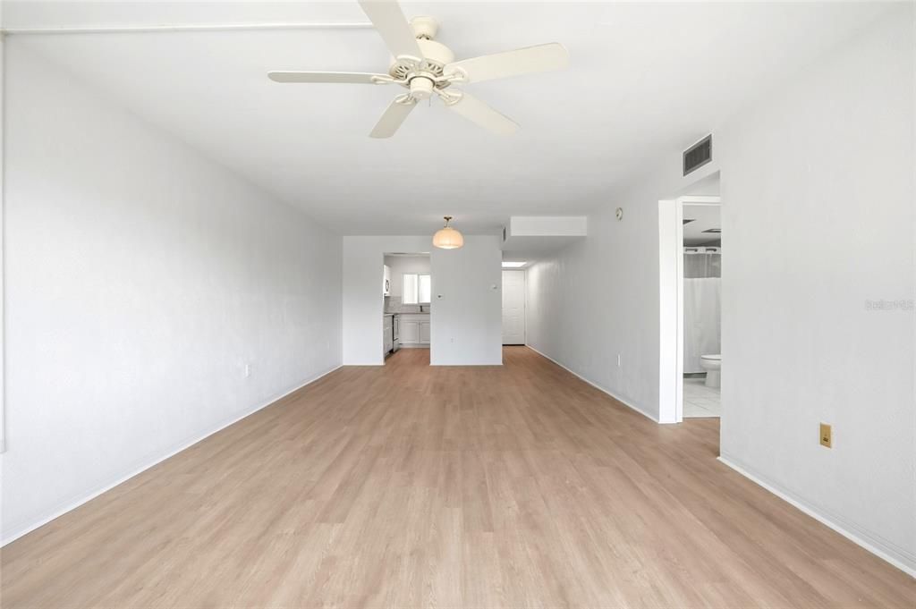 For Rent: $1,450 (1 beds, 1 baths, 815 Square Feet)