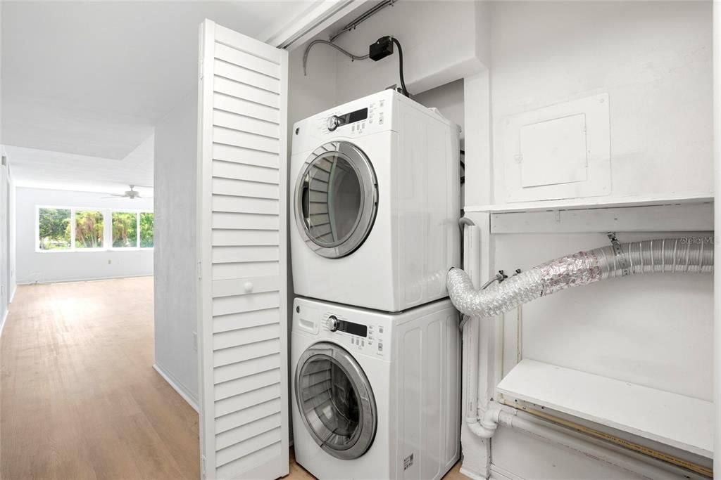 For Rent: $1,450 (1 beds, 1 baths, 815 Square Feet)