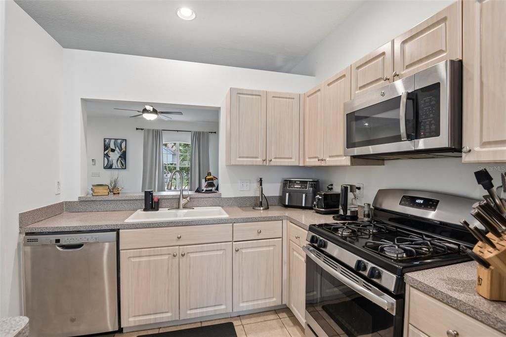 For Sale: $380,000 (3 beds, 2 baths, 1705 Square Feet)
