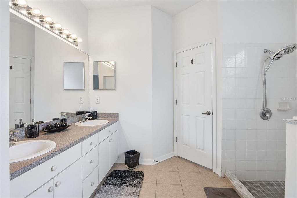 For Sale: $380,000 (3 beds, 2 baths, 1705 Square Feet)