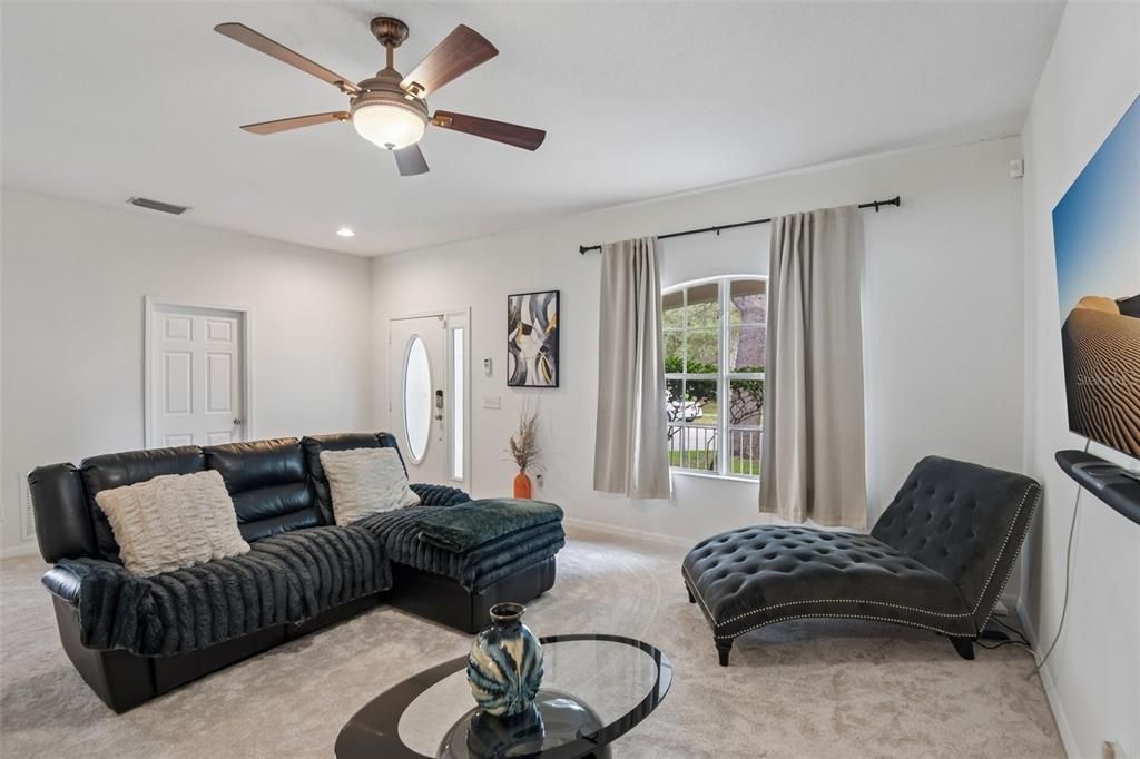 For Sale: $380,000 (3 beds, 2 baths, 1705 Square Feet)