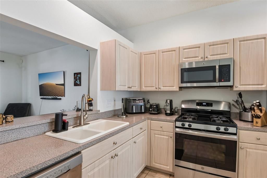 For Sale: $380,000 (3 beds, 2 baths, 1705 Square Feet)