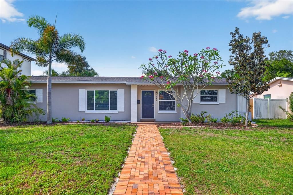 For Sale: $599,995 (3 beds, 2 baths, 1363 Square Feet)