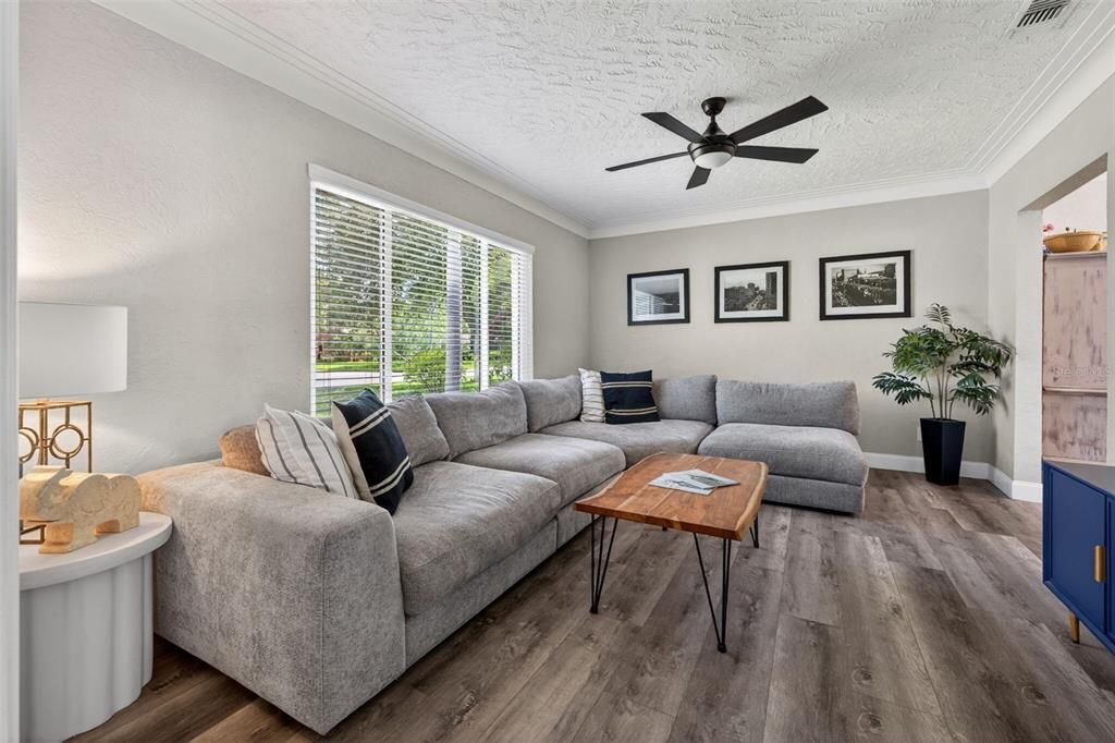 For Sale: $599,995 (3 beds, 2 baths, 1363 Square Feet)