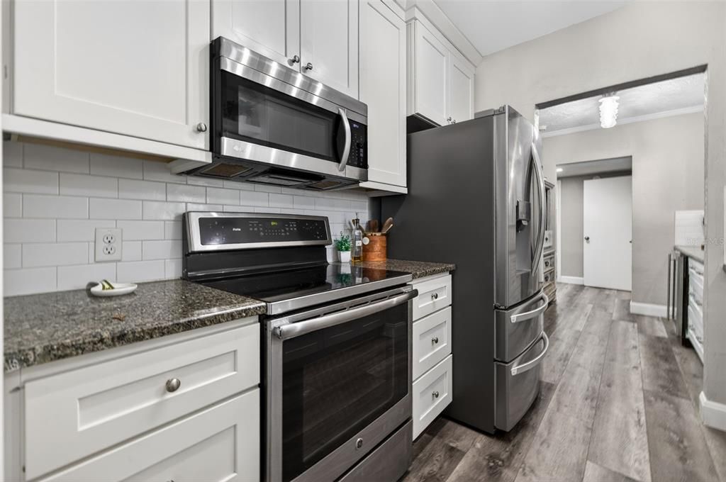 For Sale: $599,995 (3 beds, 2 baths, 1363 Square Feet)