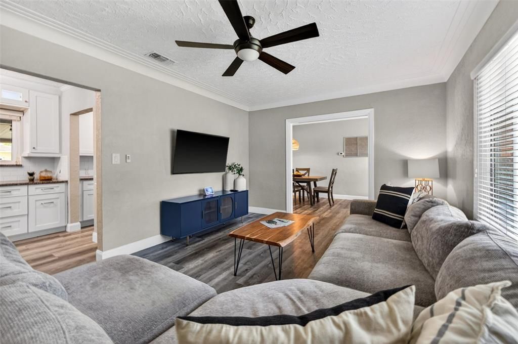 For Sale: $599,995 (3 beds, 2 baths, 1363 Square Feet)