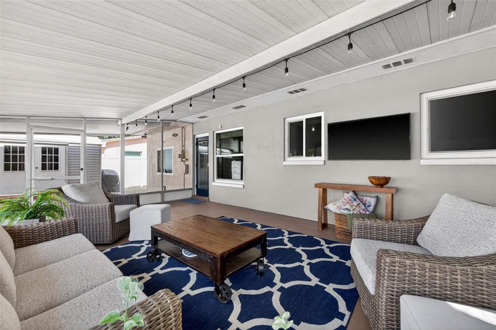 For Sale: $599,995 (3 beds, 2 baths, 1363 Square Feet)