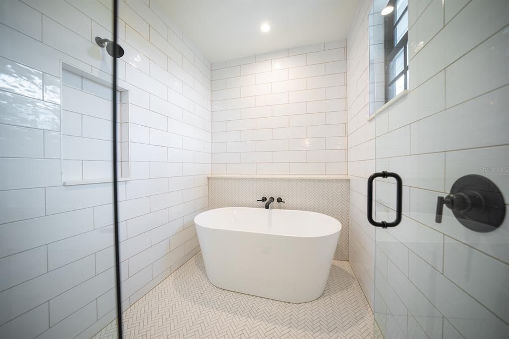 For Sale: $2,895,000 (5 beds, 0 baths, 2966 Square Feet)