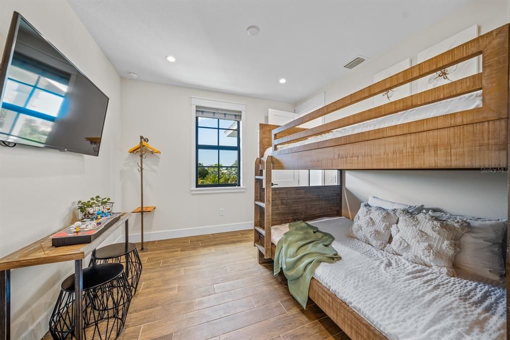 For Sale: $2,895,000 (5 beds, 0 baths, 2966 Square Feet)