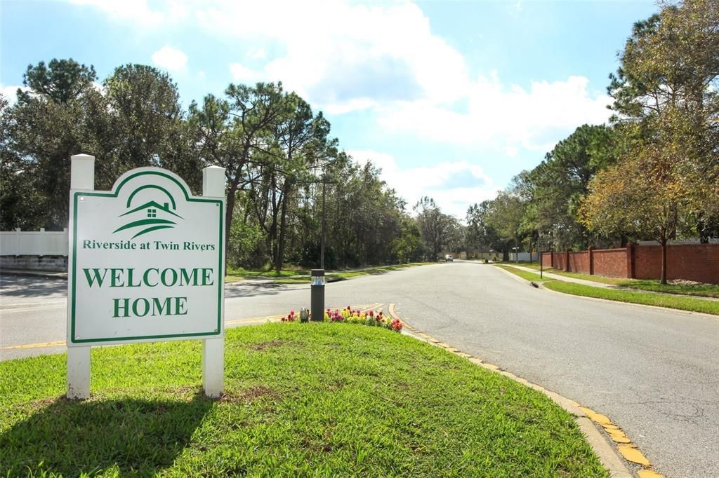 For Sale: $550,000 (4 beds, 2 baths, 1888 Square Feet)
