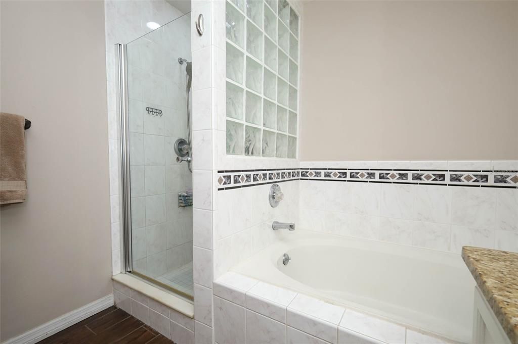 For Sale: $550,000 (4 beds, 2 baths, 1888 Square Feet)