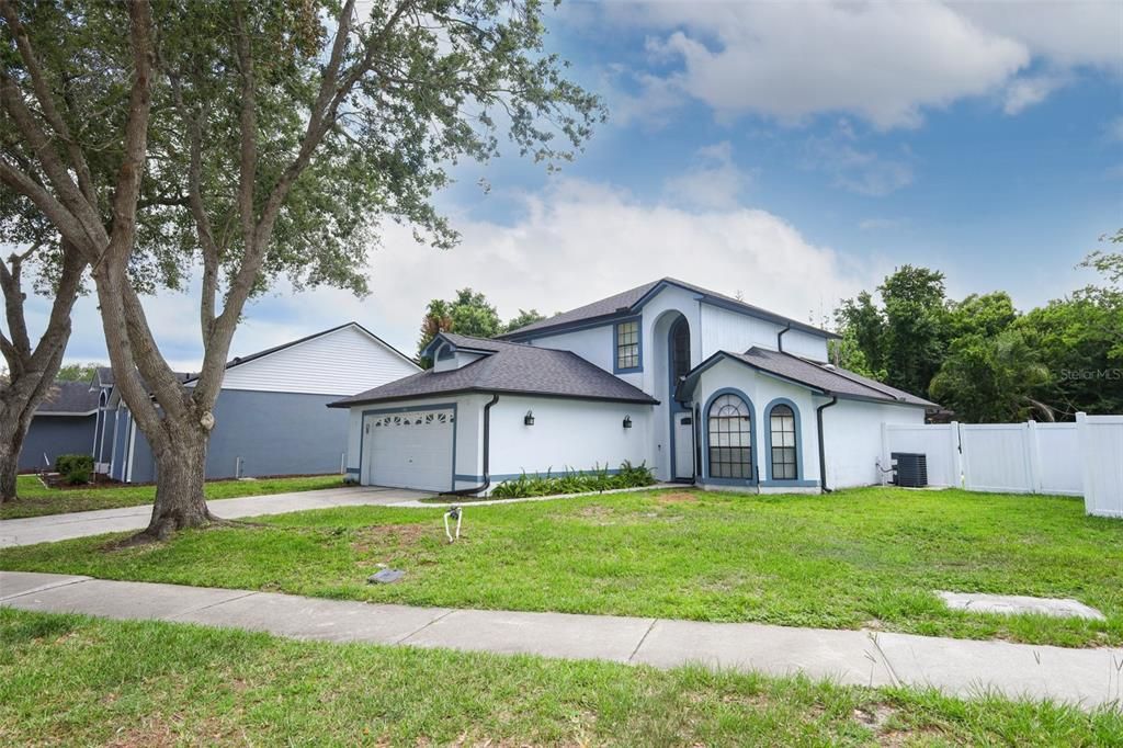 For Sale: $550,000 (4 beds, 2 baths, 1888 Square Feet)