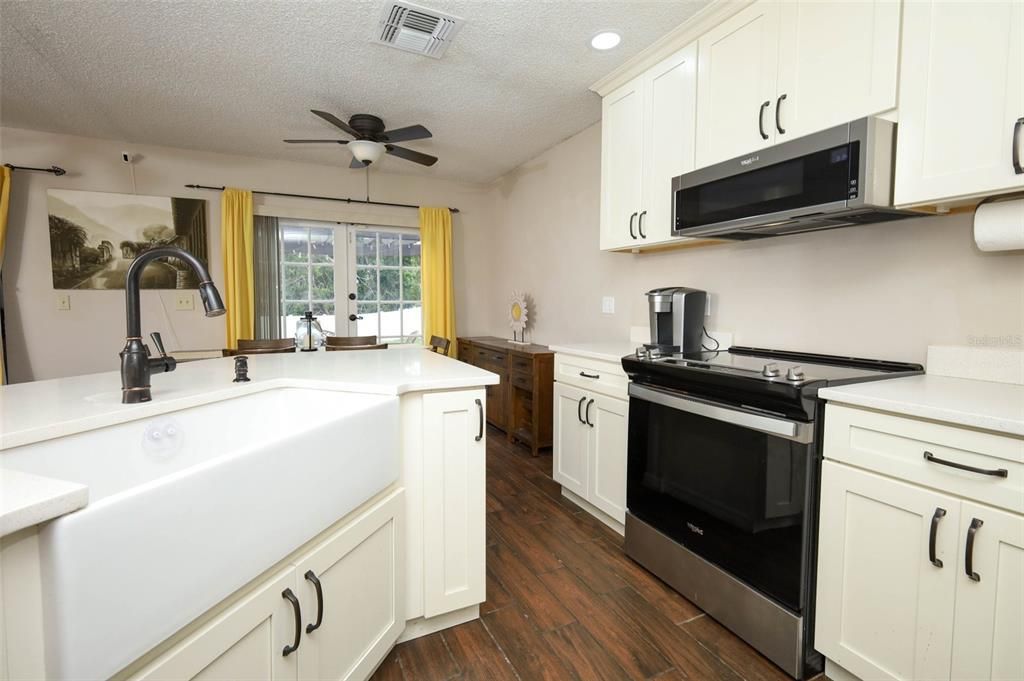 For Sale: $550,000 (4 beds, 2 baths, 1888 Square Feet)