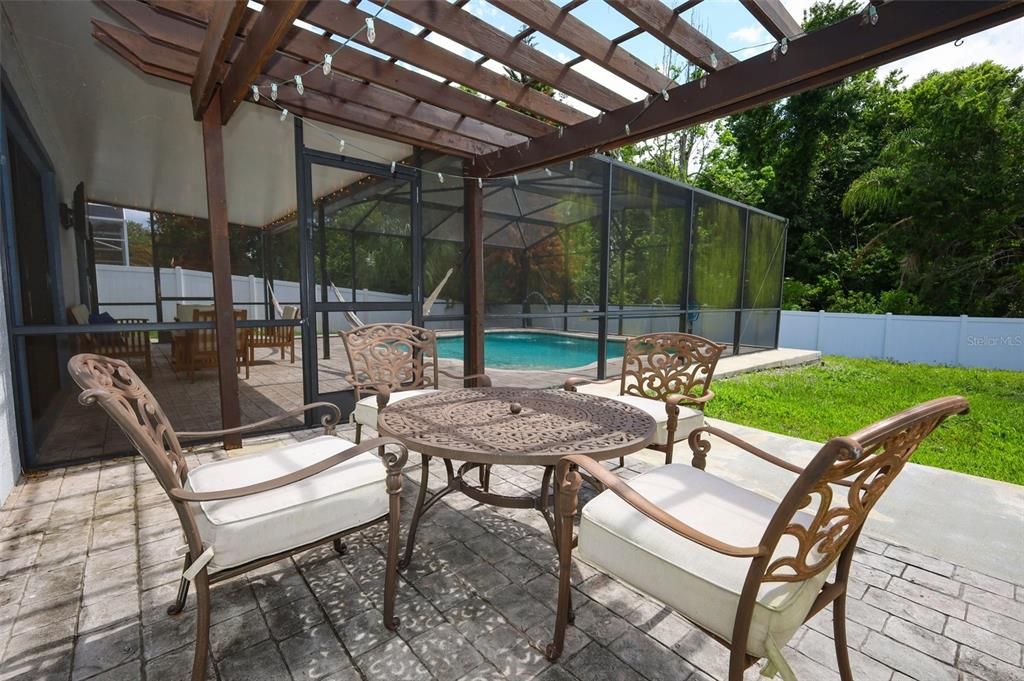 For Sale: $550,000 (4 beds, 2 baths, 1888 Square Feet)
