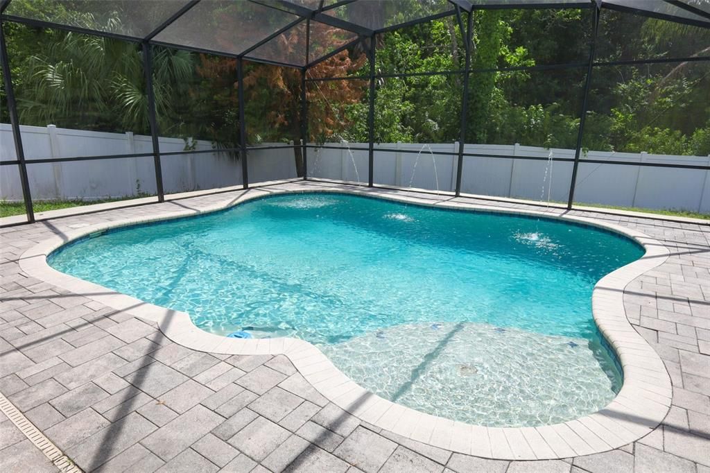 For Sale: $550,000 (4 beds, 2 baths, 1888 Square Feet)