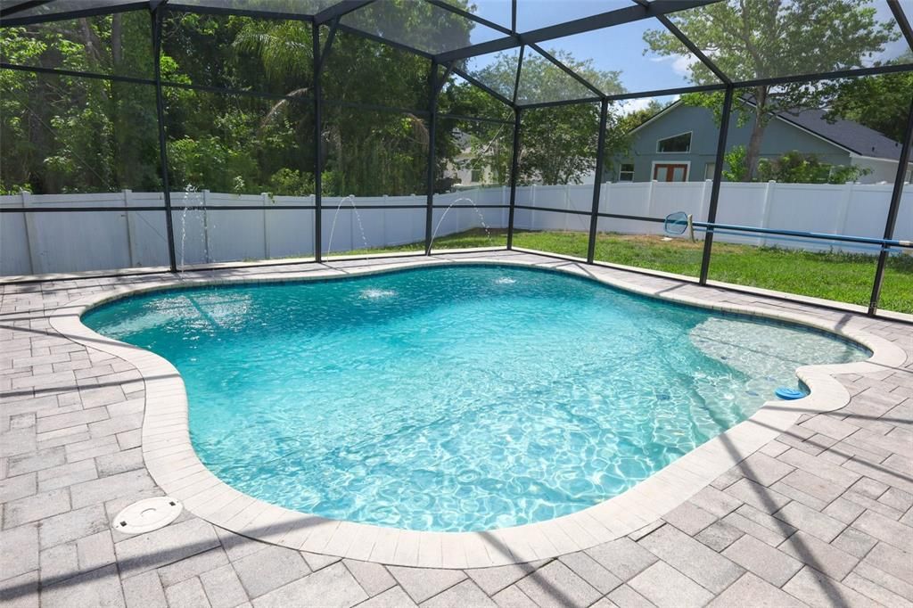 For Sale: $550,000 (4 beds, 2 baths, 1888 Square Feet)