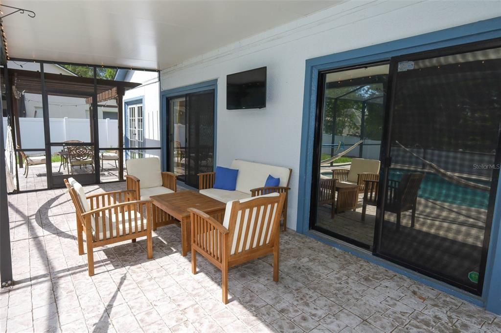 For Sale: $550,000 (4 beds, 2 baths, 1888 Square Feet)