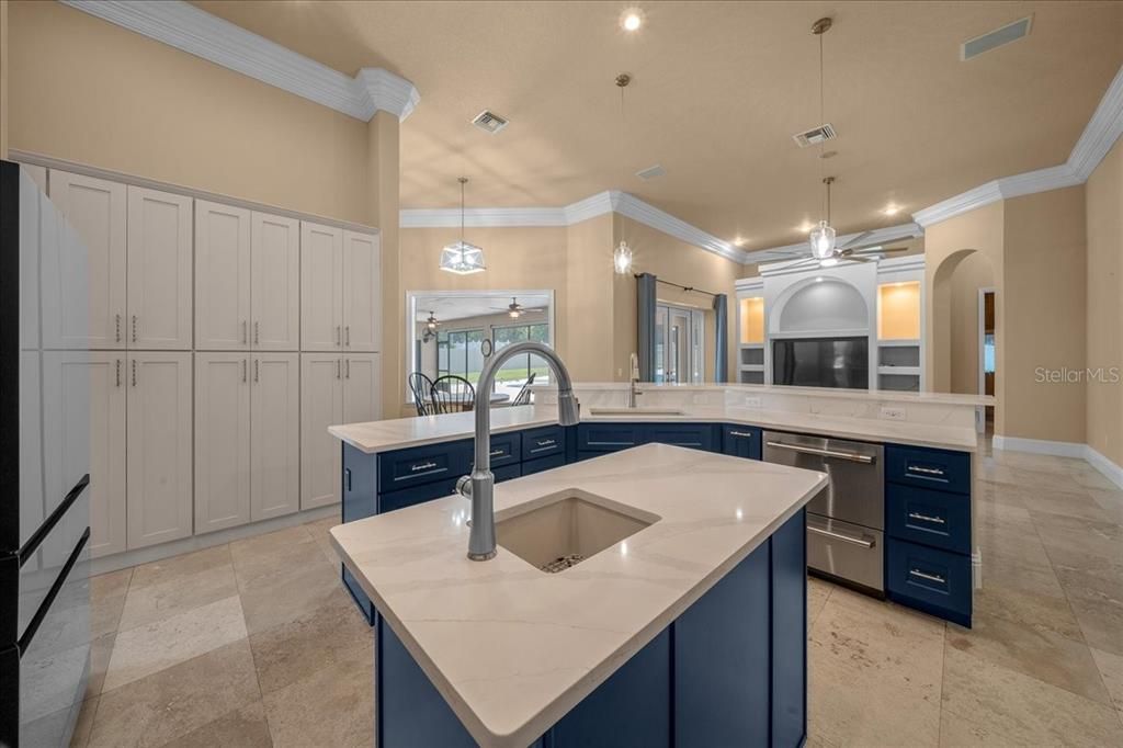 En Venta: $999,500 (4 camas, 3 baños, 4053 Pies cuadrados)
