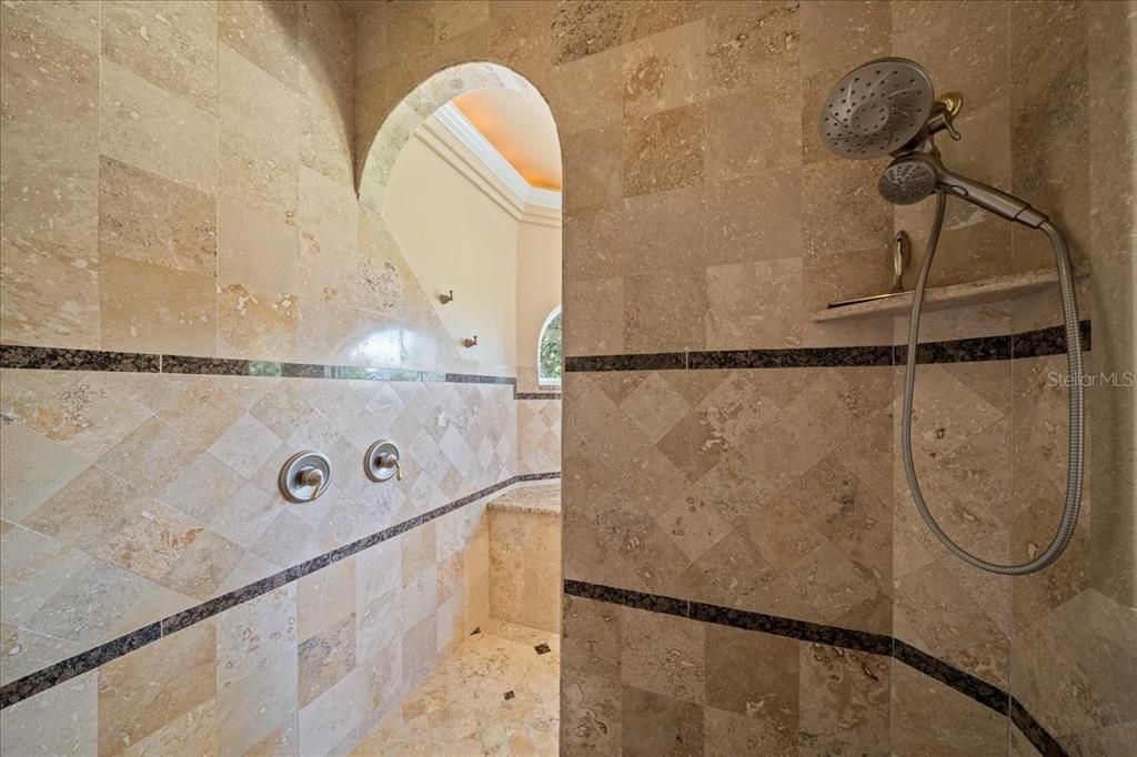 En Venta: $999,500 (4 camas, 3 baños, 4053 Pies cuadrados)