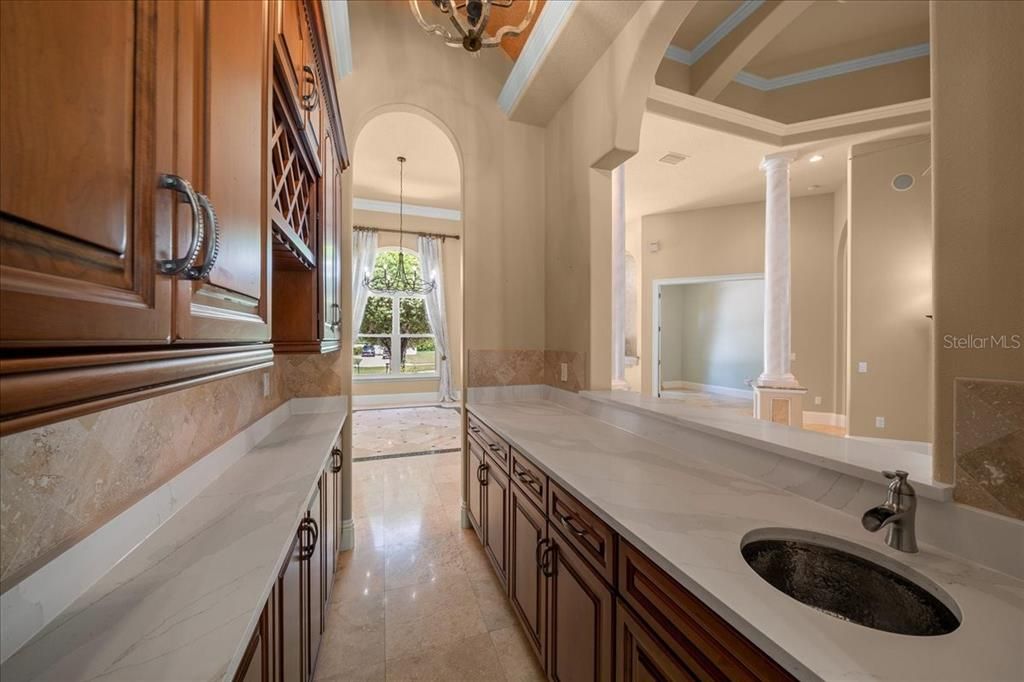 En Venta: $999,500 (4 camas, 3 baños, 4053 Pies cuadrados)