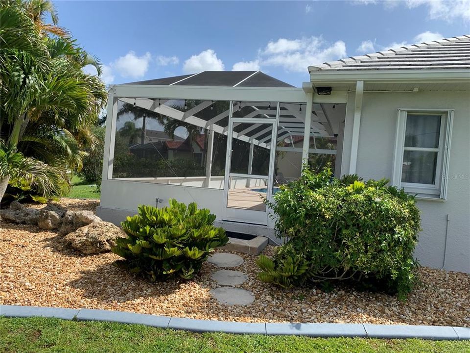 For Rent: $4,000 (3 beds, 2 baths, 1940 Square Feet)