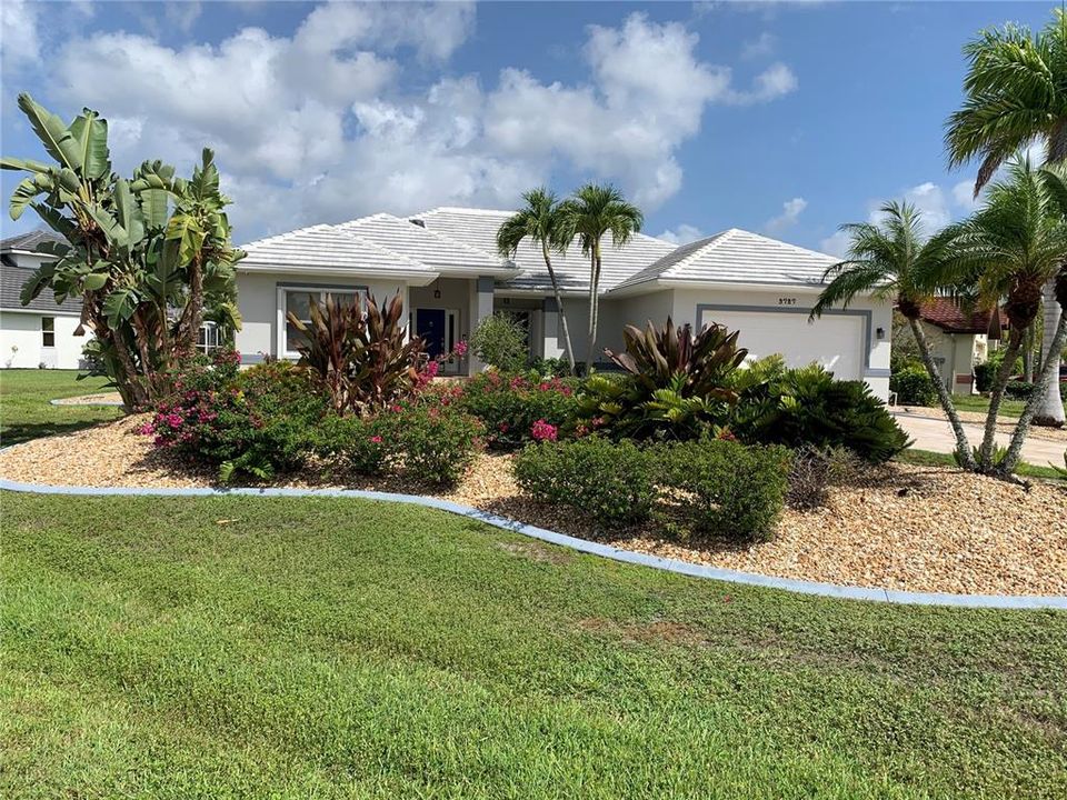 For Rent: $4,000 (3 beds, 2 baths, 1940 Square Feet)
