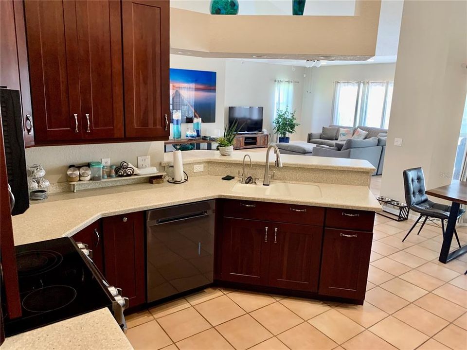 For Rent: $4,000 (3 beds, 2 baths, 1940 Square Feet)