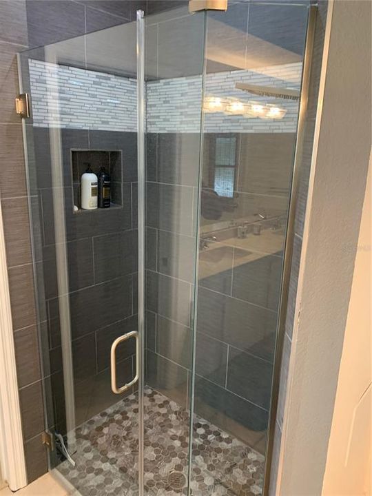 For Rent: $4,000 (3 beds, 2 baths, 1940 Square Feet)