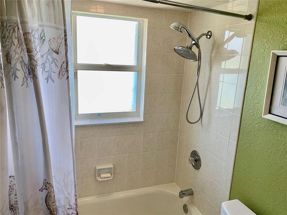 For Rent: $4,000 (3 beds, 2 baths, 1940 Square Feet)
