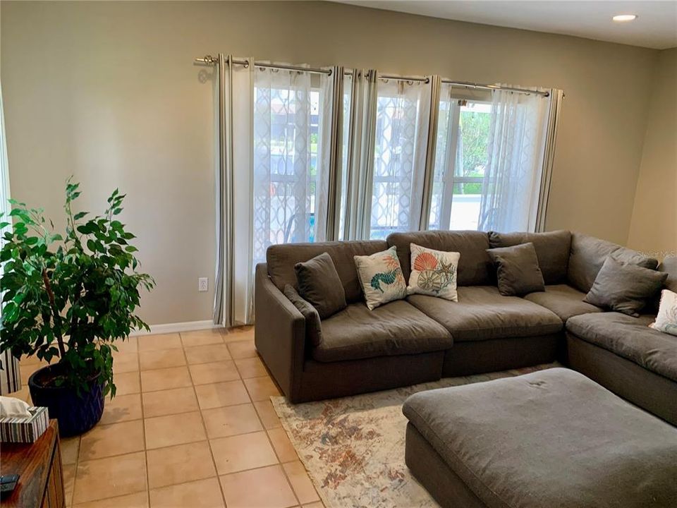 For Rent: $4,000 (3 beds, 2 baths, 1940 Square Feet)