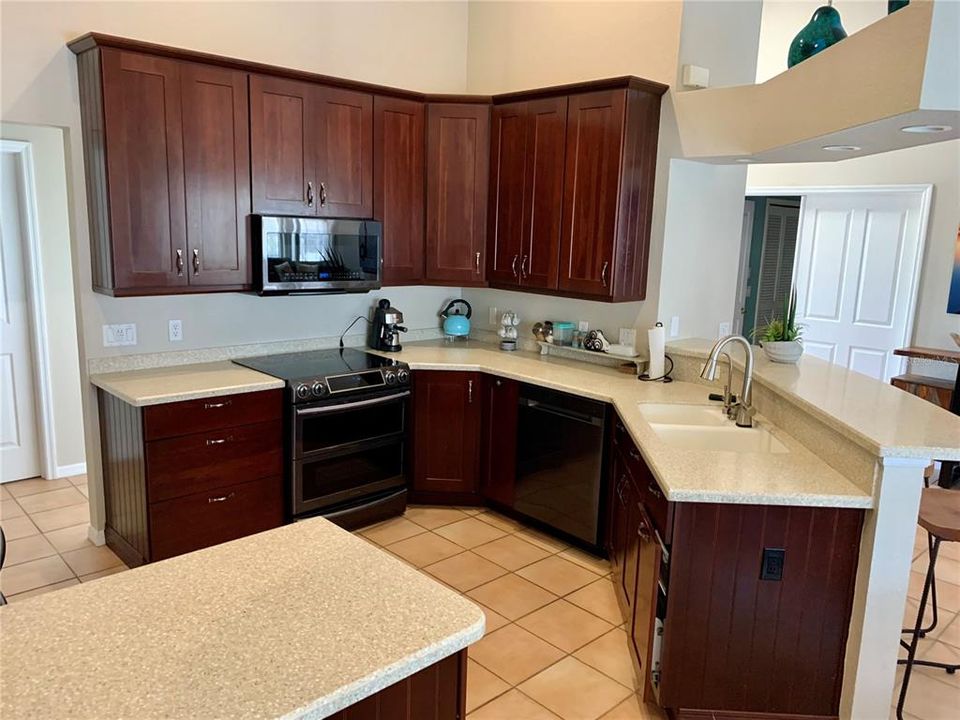 For Rent: $4,000 (3 beds, 2 baths, 1940 Square Feet)