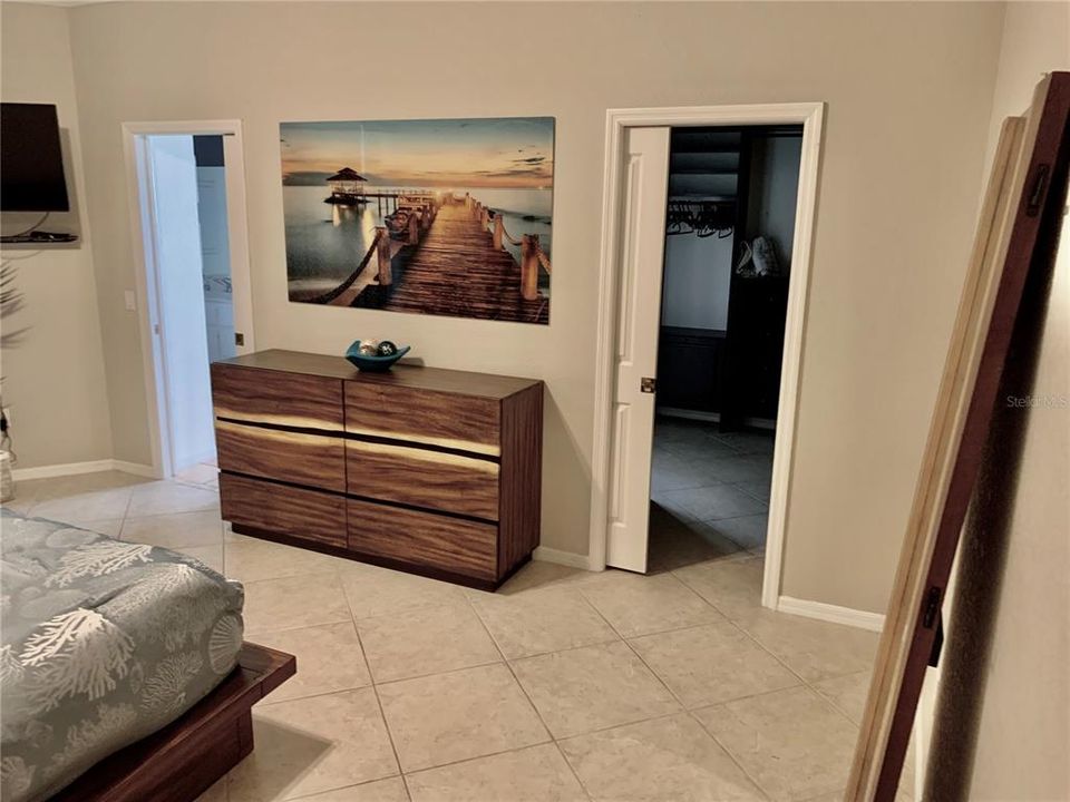 For Rent: $4,000 (3 beds, 2 baths, 1940 Square Feet)