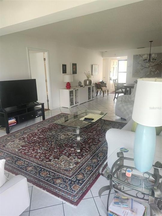 For Rent: $2,000 (1 beds, 1 baths, 950 Square Feet)